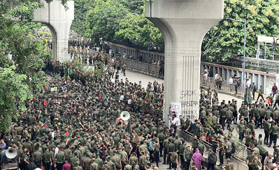 দাবি আদায়ের শহরে পরিণত হয়েছে রাজধানী