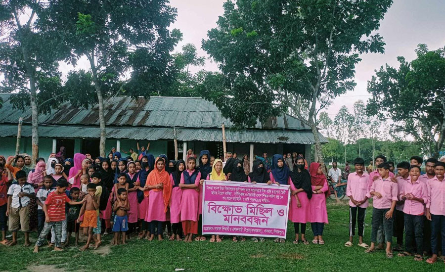শিক্ষা প্রতিষ্ঠানের প্রধানদের পদত্যাগ দাবিতে উত্তাল খানসামা