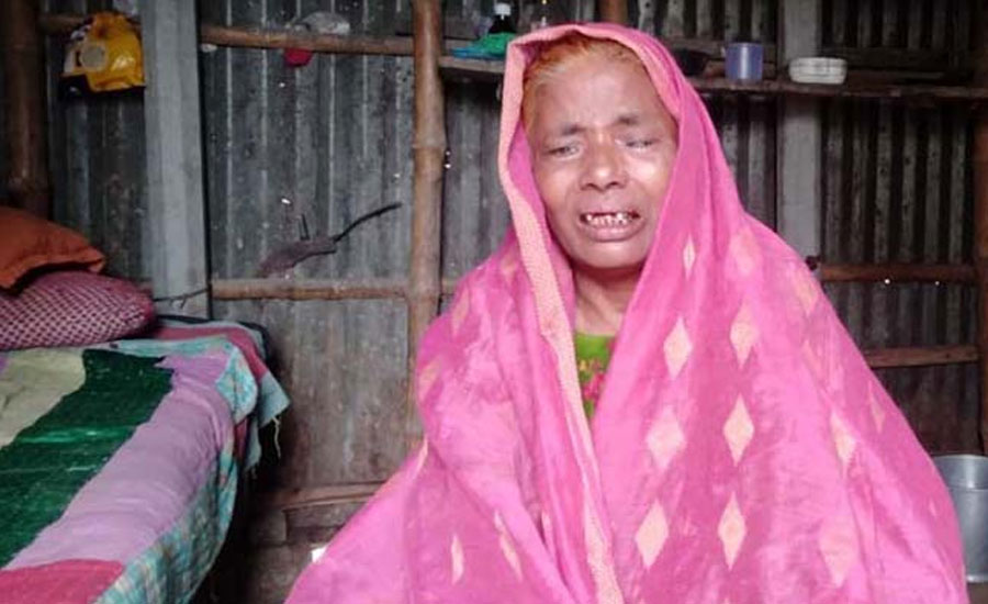 দুর্ভোগ লাঘবে একটি হুইল চেয়ার চান কাজিপুরের সত্তরোর্ধ হতদরিদ্র সোনাভান