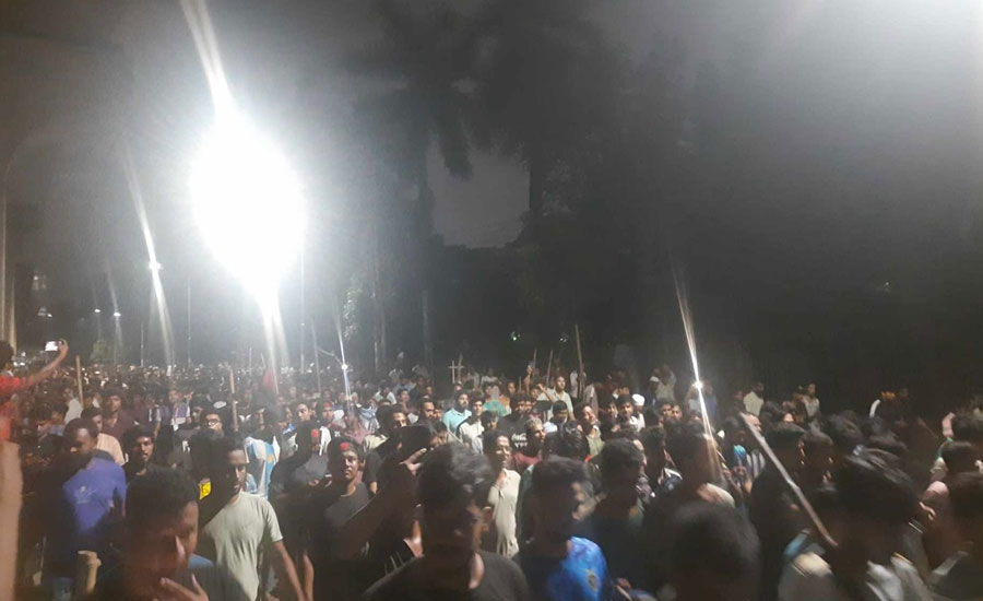 সচিবালয়ে আনসারদের সঙ্গে ঢাবি শিক্ষার্থীদের সংঘর্ষ
