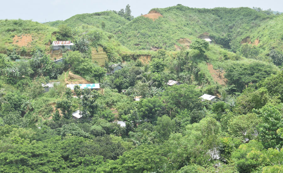 চট্টগ্রামে পাহাড়ি এলাকায় আবারও ভূমিধসের শঙ্কা: ভারী বর্ষণের সতর্কতা 