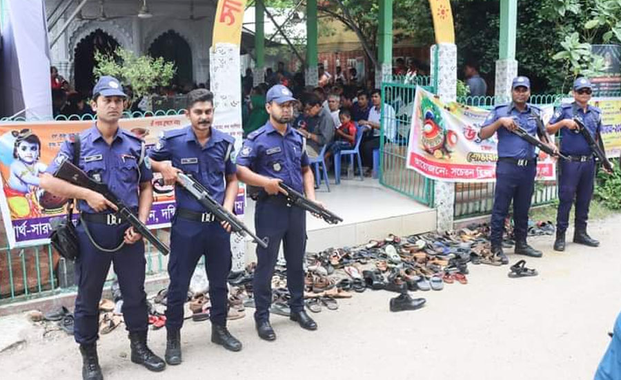 কুড়িগ্রামে জন্মাষ্টমী উপলক্ষ্যে শোভাযাত্রা ,পুলিশের নিরাপত্তা প্রদান