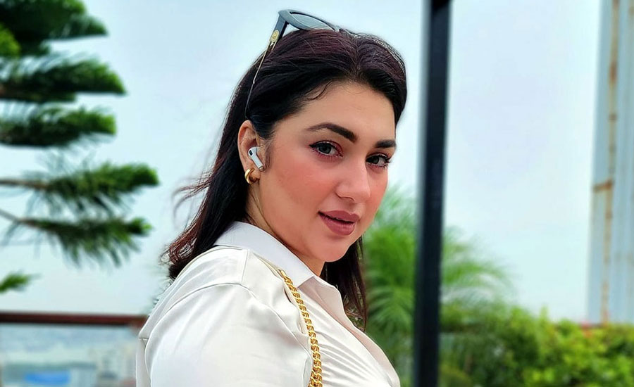 ফিতা কাটতে পারেন, বন্যার্তদের কাছে যেতে পারেন না- তোপের মুখে অপু