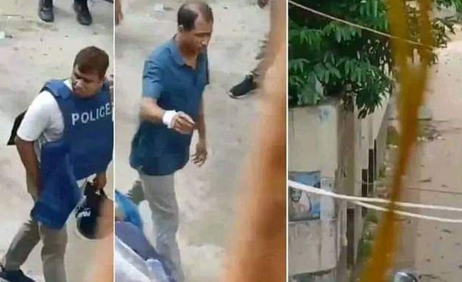 ভ্যানে স্তূপ করা লাশগুলো পুড়িয়ে ফেলে পুলিশ