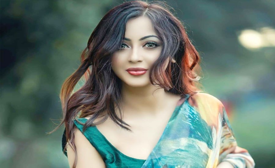ওবায়দুল কাদেরকে ঘুম পাড়ানোর বিষয়ে মুখ খুললেন নায়িকা মিতু