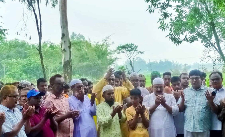 ত্রাণ দিতে গিয়ে নিহত শিক্ষার্থী পলাশের কবর জিয়ারত করলেন সাবেক এমপি আখতারুজ্জামান মিয়া