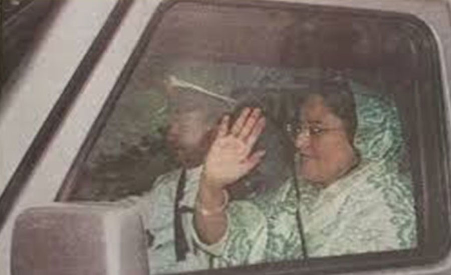 ২০০১ সালে 'গণভবন' ছাড়তে বাধ্য হন শেখ হাসিনা