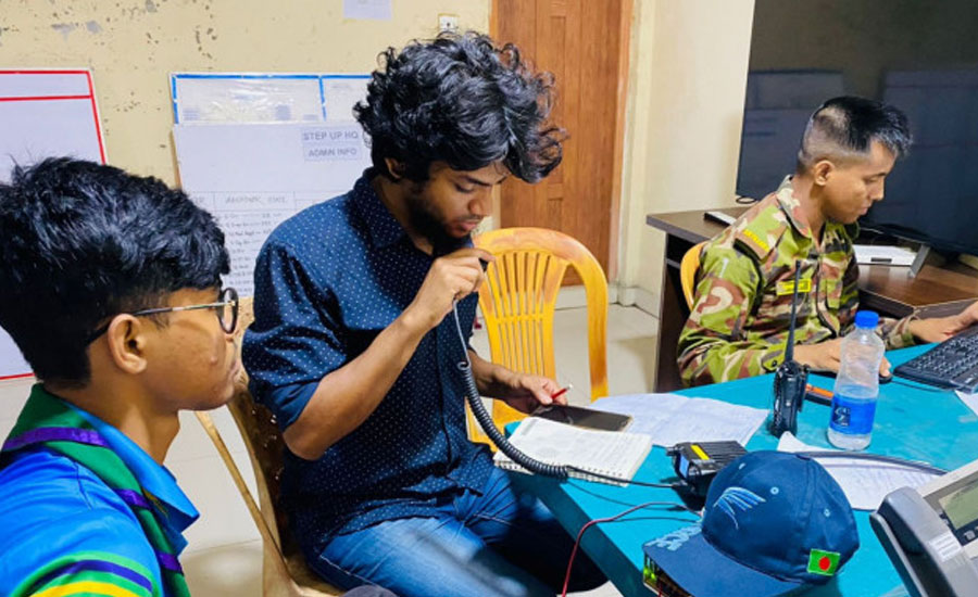 বন্যায় ‘হ্যাম’ রেডিও অপারেটররা যেভাবে যোগাযোগ ব্যবস্থার কেন্দ্রবিন্দু হয়ে উঠলেন