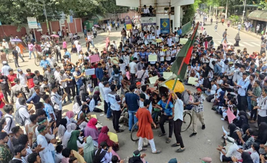 ৬ দফা দাবিতে পলিটেকনিক শিক্ষার্থীদের সড়ক অবরোধ, ব্যাপক যানজট