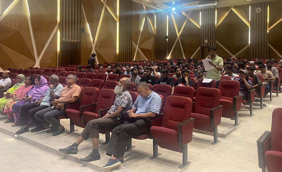 সংস্কারের ২১ দফা দাবি নিয়ে চুয়েট প্রশাসনের সাথে সাধারণ শিক্ষার্থীদের মত বিনিময় সভা