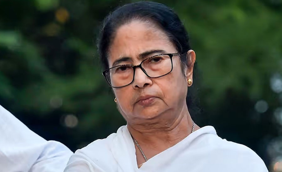আন্দোলনের মুখে পদত্যাগের ইঙ্গিত দিলেন মমতা!