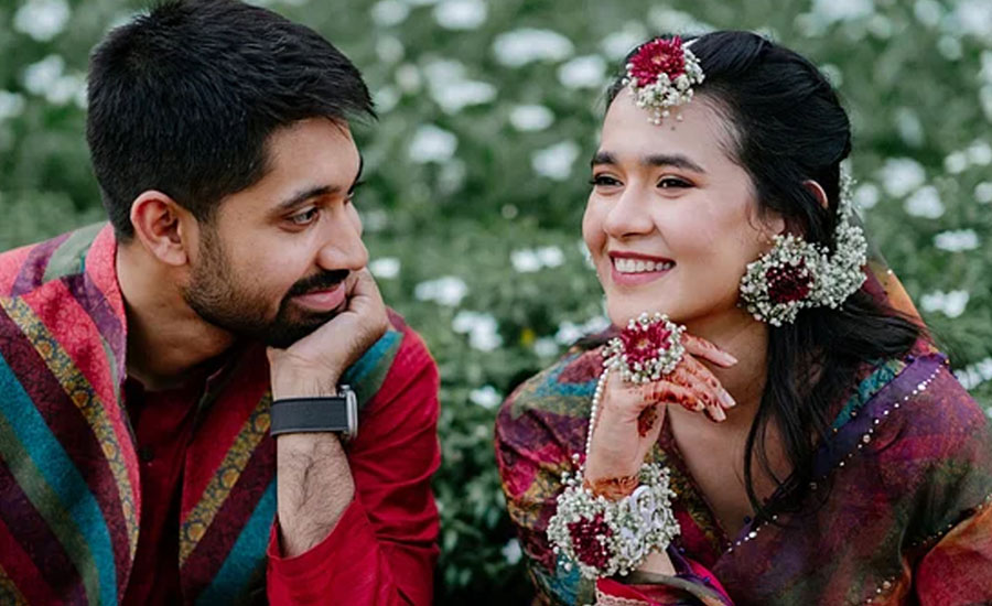 প্রথম বিবাহবার্ষিকীতে জানুন, কীভাবে প্রেমে পড়েছিলেন আয়মান–মুনজেরিন!