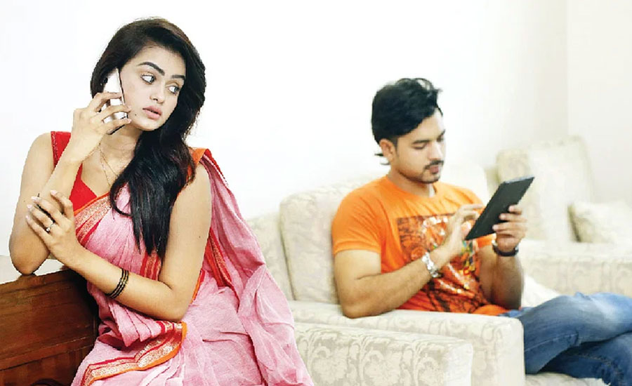 হঠাৎই ফোন-মেসেজ কমিয়েছেন প্রেমিকা, দেখাও করেন না? অন্য পুরুষের আগমন নাকি দায়ী এই ৫ কারণ!
