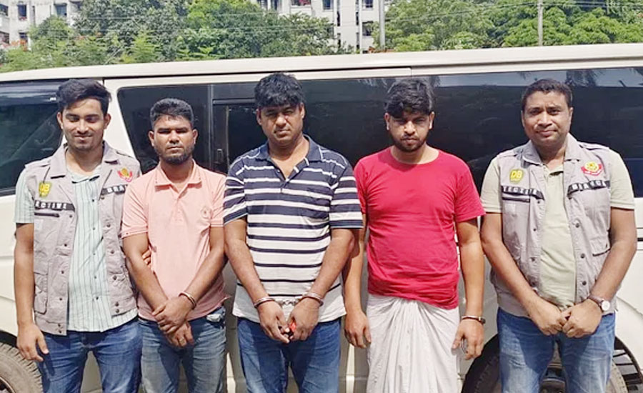 মোহাম্মদপুরে ডাকাতির ঘটনায় গ্রেপ্তার আরও ৩, স্বর্ণালংকার-আইফোন উদ্ধার