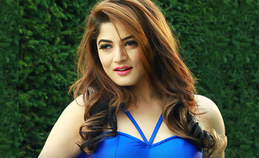 ১৬ বছরের যুবতীকেও হার মানাবেন শ্রাবন্তী, দেখুন ছবিতে