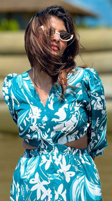 সি বিচে অনবদ্য লুকে টয়া