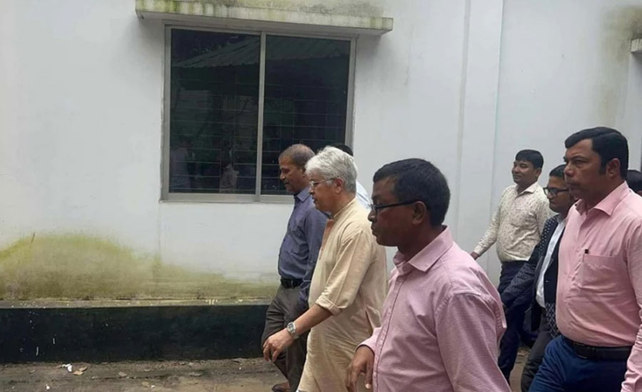 প্রধান বিচারপতির সঙ্গে বৈঠকের বিষয় এড়িয়ে গেলেন আইন উপদেষ্টা