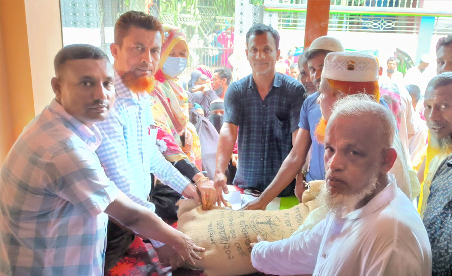 নোয়াখালীতে খাদ্য বান্ধব কর্মসূচির চাল বিতরণ কার্যক্রমের উদ্বোধন