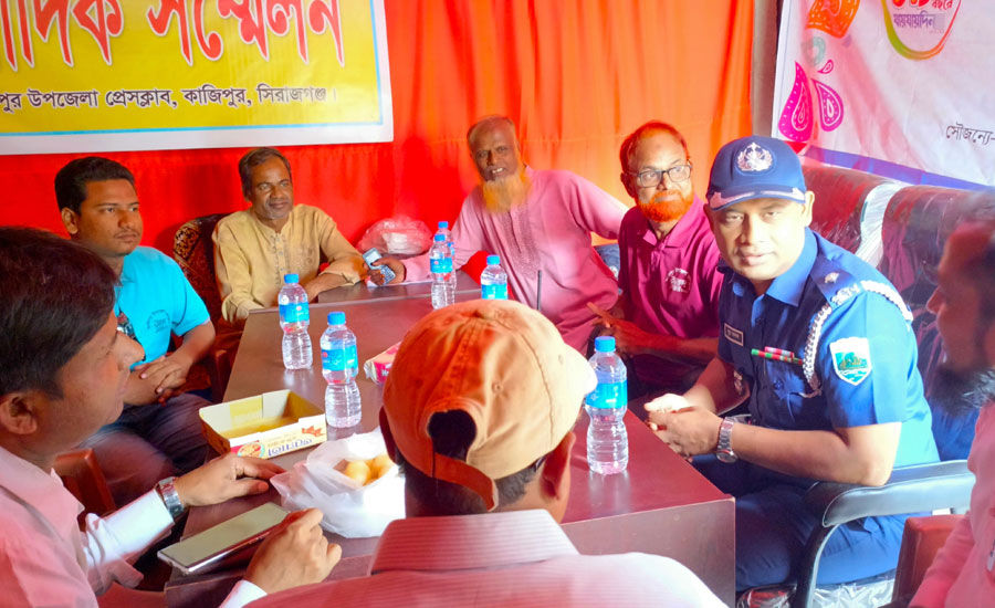 কাজিপুর থানার নবাগত ওসির সাথে সাংবাদিকদের মতবিনিময়