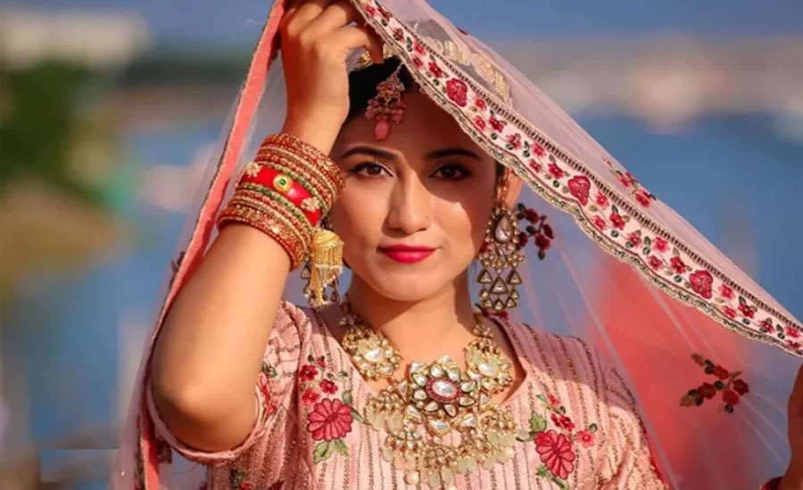 মৌসুমের আগেই বউ সাজে সাফা কবির