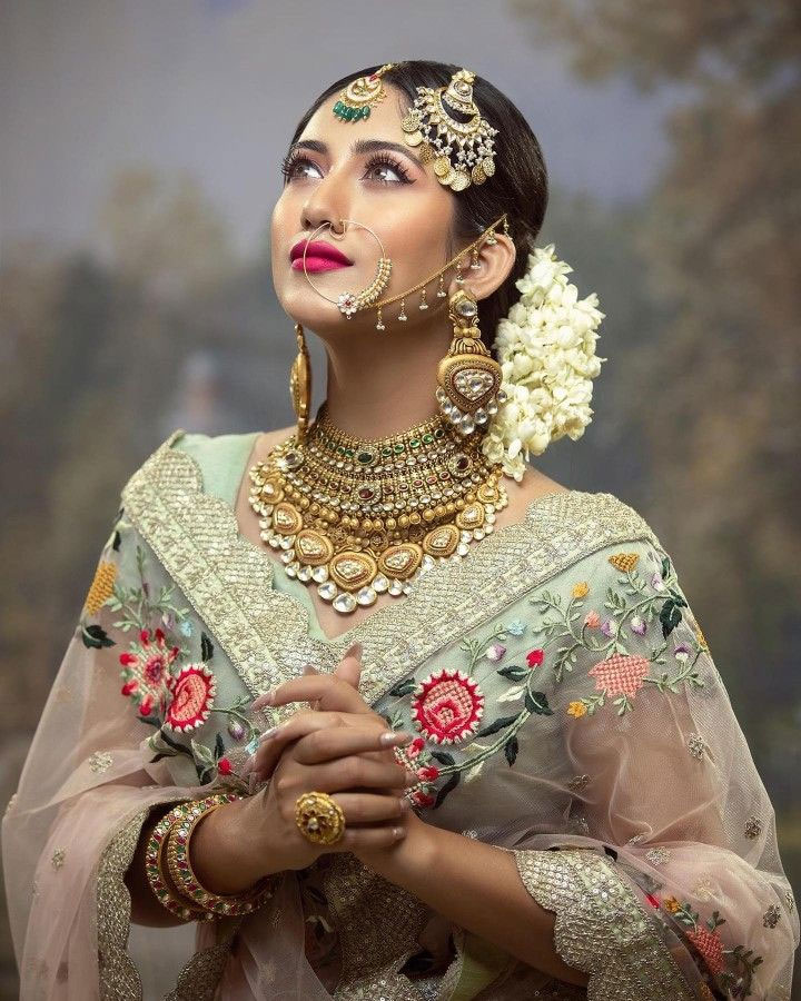 মৌসুমের আগেই বউ সাজে সাফা কবির