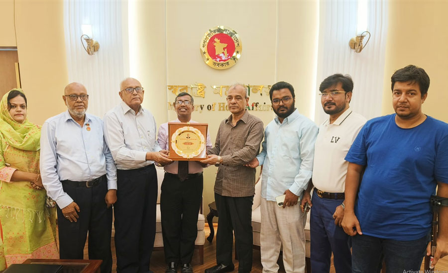 স্বরাষ্ট্র উপদেষ্টার সাথে বাংলাদেশ ছাত্রকল্যাণ ট্রাস্টের প্রতিনিধিদের সাক্ষাত