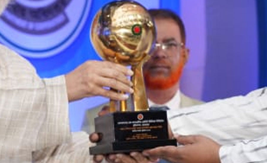 সোনার বদলে পিতলের পদক, প্রতিবাদ করায় দেওয়া হয় পুলিশে