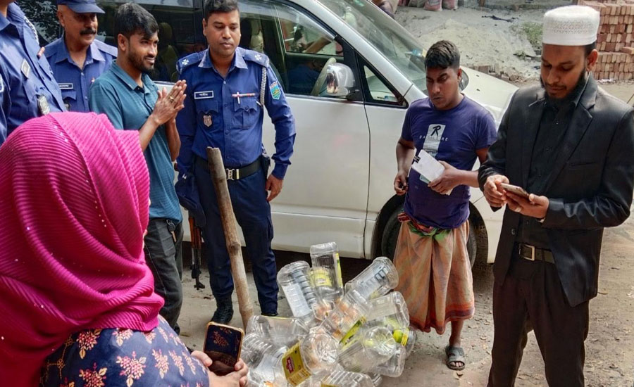 বোতলজাত সয়াবিন তেল ড্রামে ঢেলে বিক্রি করায় ঝিনাইদহে ব্যবসায়ির জেল-জরিমানা