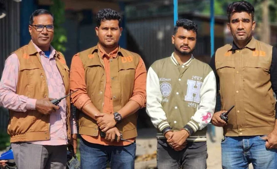 এক্সপ্রেসওয়েতে তরুণীকে গুলি করে হত্যা, অস্ত্রসহ যুবক গ্রেপ্তার 