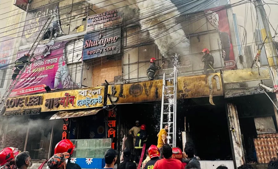 উত্তরায় রেস্টুরেন্টে আগুন, নিয়ন্ত্রণে ১২ ইউনিট