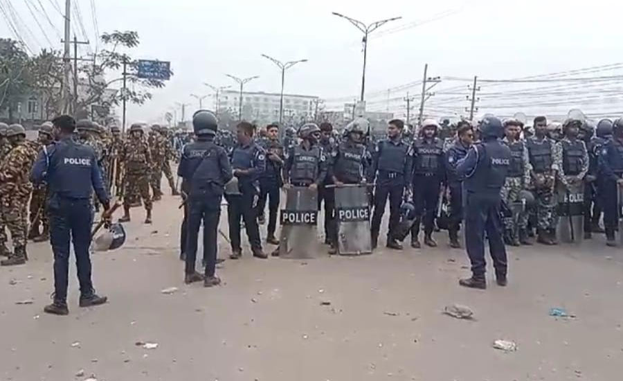 গাজীপুরে ফের বেক্সিমকোর শ্রমিক আন্দোলন, ভোগান্তিতে জন সাধারন 