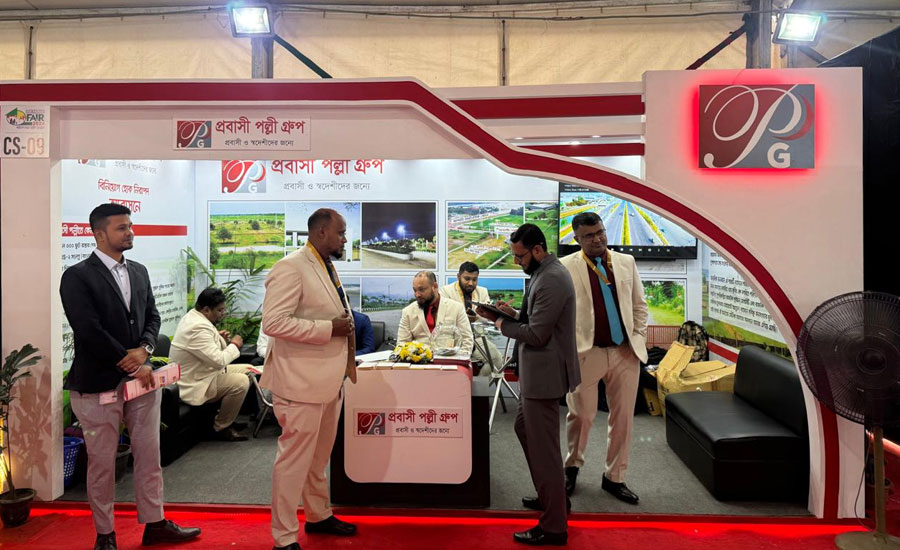 রিহ্যাব ফেয়ারে প্রবাসী পল্লীর স্টলে ক্রেতা-দর্শনার্থীদের ভিড়