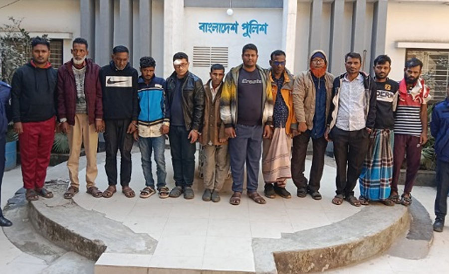 যৌথ অভিযানে ময়মনসিংহে চোরাকারবারি শ্রমিক নেতা উজ্জ্বলসহ গ্রেফতার ১৪
