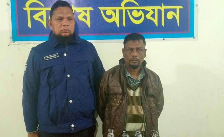 ভুরুঙ্গামারীতে ফেনসিডিলসহ মাদক কারবারী গ্রেফতার