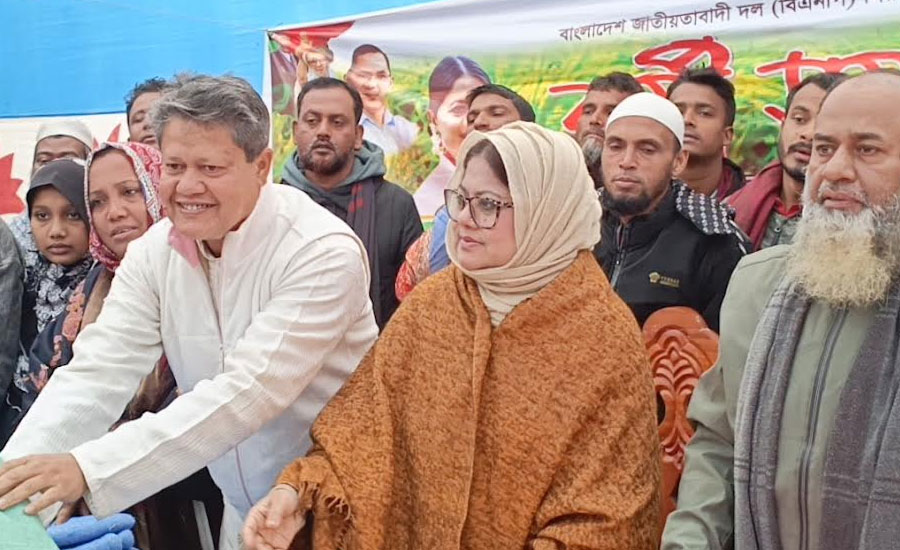 কাজিপুরে শিতার্তদের মাঝে শিল্পী কনকচাঁপার কম্বল বিতরণ