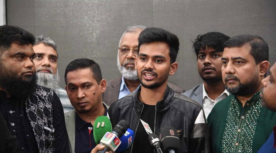 ব্যবসায়ীকে কোপানোর ঘটনায় শাস্তির হুঁশিয়ারি উপদেষ্টা আসিফের