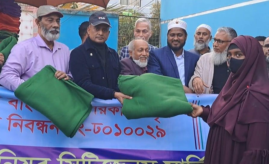 ঘাটাইলে দুস্থদের মাঝে শীতবস্ত্র বিতরণ করেছেন পুলিশের ঢাকা রেঞ্জের অতিরিক্ত ডিআইজি