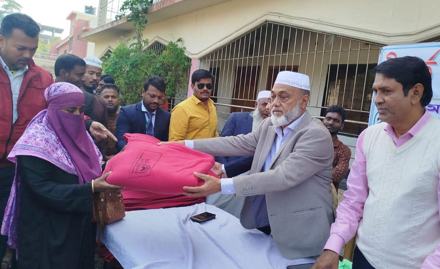 ভান্ডারিয়ায় আল- আরাফাহ্ ইসলামী  ব্যাংকের শীতবস্ত্র বিতরণ