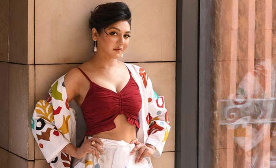 মোহনীয় লুকে নজর কাড়লেন জয়া