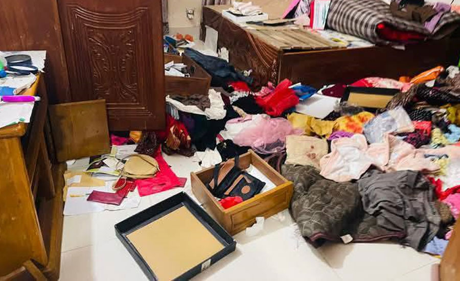 ভালুকায় শিশুর গলায় দা ঠেকিয়ে ডাকাতি, টাকা-সোনা লুট