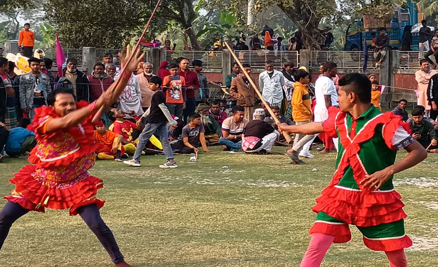 শ্রীপুরে গ্রাম বাংলার ঐতিহ্যবাহী লাঠি খেলা অনুষ্ঠিত