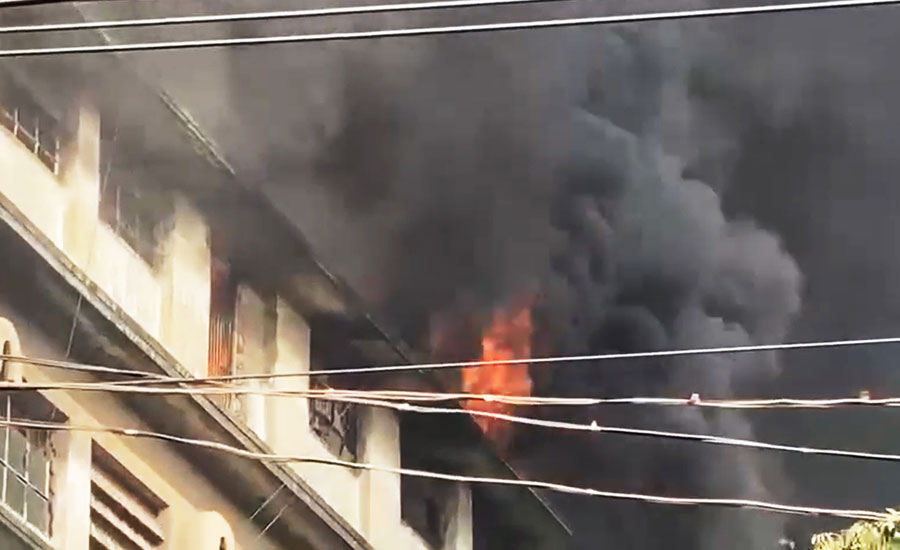 হাজারীবাগে ট্যানারির গোডাউনে ভয়াবহ আগুন