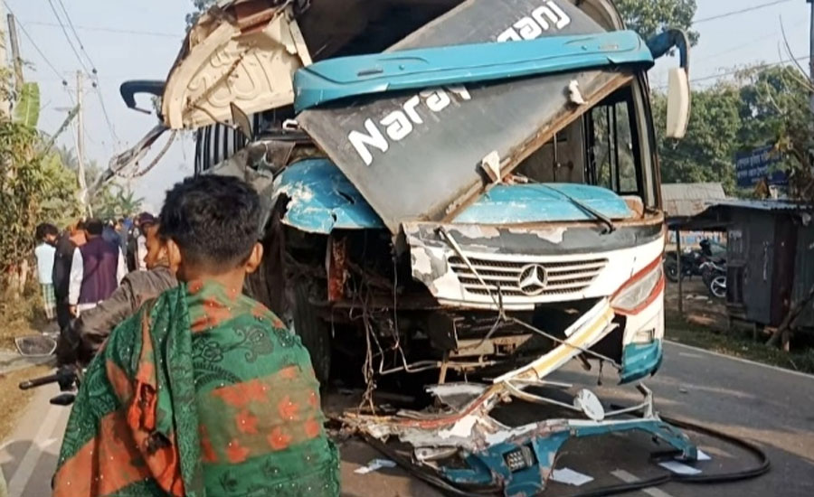 বরিশালে সড়ক দুর্ঘটনায় নিহত-১ আহত-১০