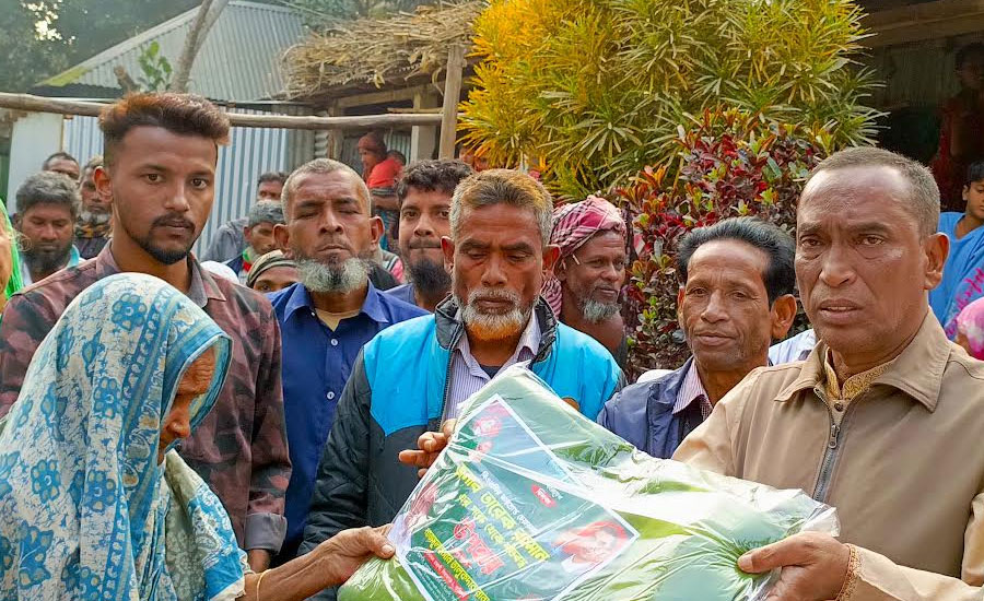 কাজিপুরে জিয়াউর রহমানের জন্মবার্ষিকী উপলক্ষে বিএনপির শীতবস্ত্র বিতরণ