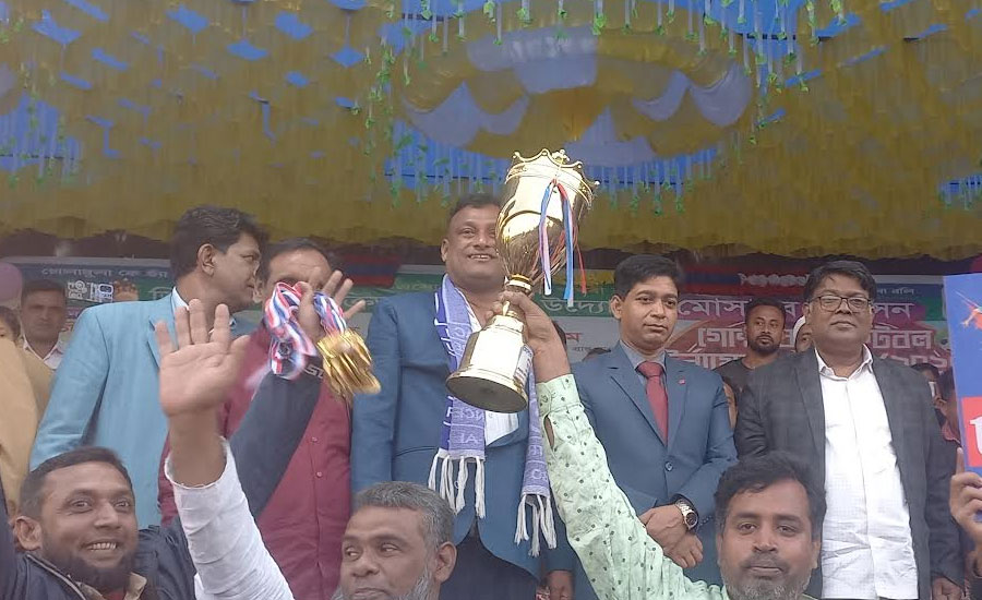 রাণীনগরে মোসারব হোসেন গোল্ডকাপ ফুটবল টুর্ণামেন্টের ফাইনাল খেলা অনুষ্ঠিত