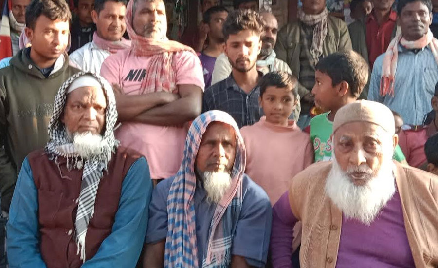 শেখ হাসিনা পালানোয় মিষ্টি বিতরন অভিযোগে ইমাম কে অব্যাহতি এলাকাবাসীর বিক্ষোভ 