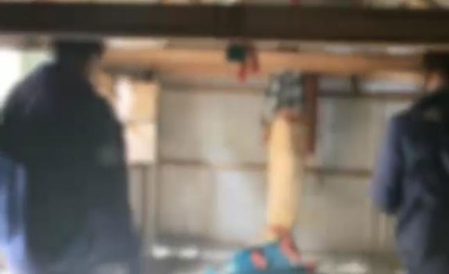 উল্লাপাড়ায় নানীর বাড়িতে ঝুলছে হাত-পা বাধা এক তরুনের লাশ