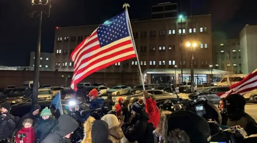 সীমান্তে জরুরি অবস্থা ঘোষণা ট্রাম্পের, আশ্রয় আবেদনের অ্যাপ বন্ধ