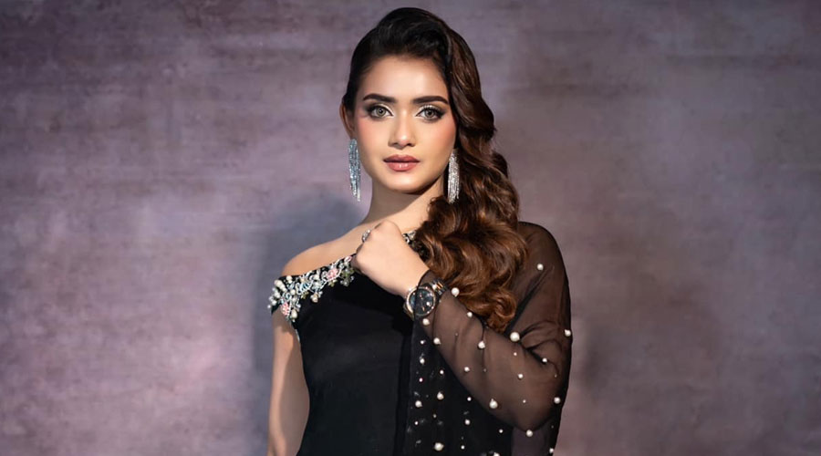 শীত ফ্যাশনে উষ্ণতা ছড়ালেন তানজিন তিশা