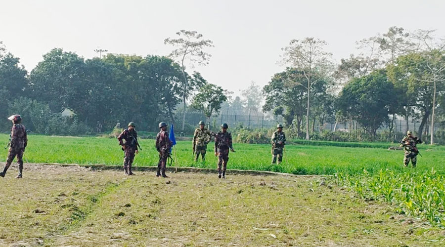 সীমান্তে বাংলাদেশিকে ধরে নিয়ে গেছে বিএসএফ